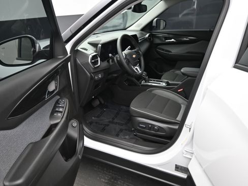 Used 2024 Chevrolet TrailBlazer LT w/ Convenience Package AWD/4WD image 12