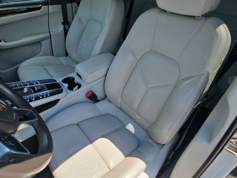 Used 2021 Porsche Macan S AWD/4WD image 18