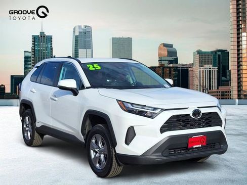 Used 2025 Toyota RAV4 XLE image 8