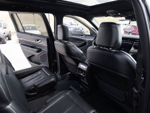Used 2024 Jeep Grand Cherokee L Limited w/ Luxury Tech Group II AWD/4WD image 20