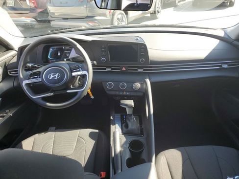 New 2026 Hyundai Elantra SE image 9