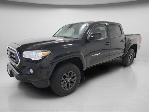 Used 2021 Toyota Tacoma SR5 AWD/4WD image 3