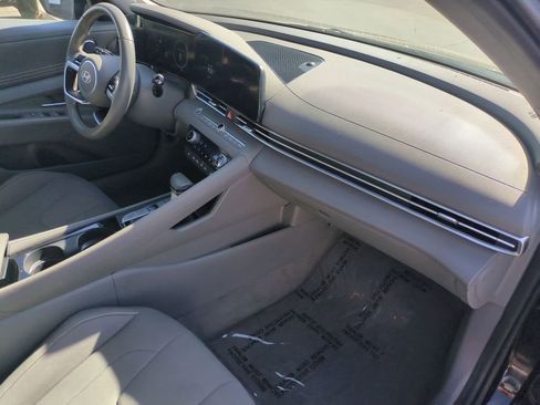 Used 2025 Hyundai Elantra SEL FWD image 31