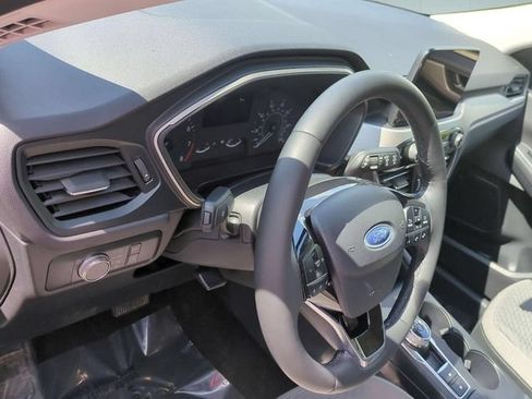 Used 2022 Ford Escape SE w/ Cold Weather Package FWD image 10