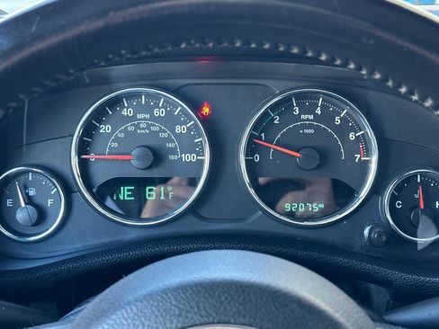 Used 2018 Jeep Wrangler Unlimited Rubicon w/ Connectivity Group image 23