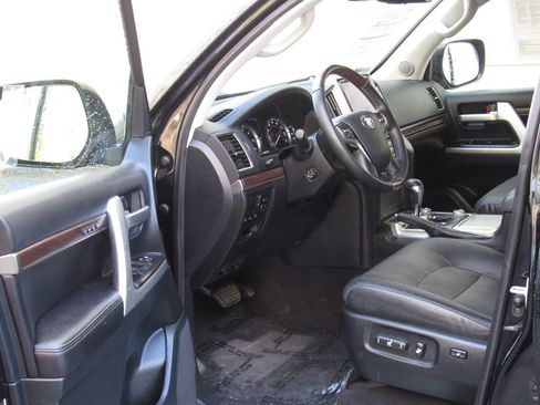 Certified 2020 Toyota Land Cruiser w/ Preferred Accessory Package image 9