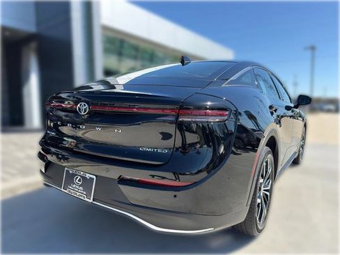 Used 2024 Toyota Crown Limited image 9