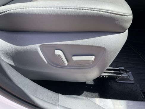 Used 2020 Toyota Highlander Limited FWD image 52
