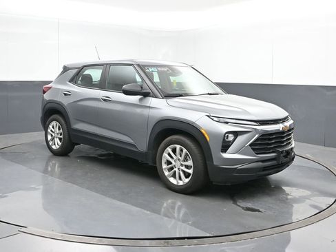 Used 2024 Chevrolet TrailBlazer LS image 7
