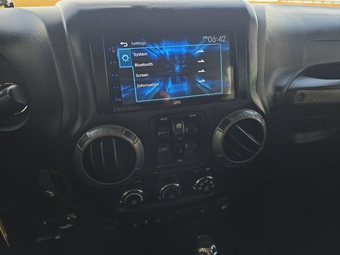 Used 2018 Jeep Wrangler Unlimited Sport S AWD/4WD image 22