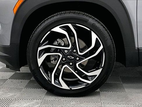 Used 2025 Chevrolet TrailBlazer RS w/ Convenience Package image 9