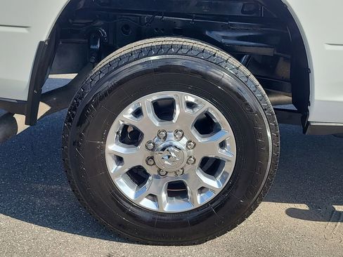 Used 2023 RAM 2500 Laramie AWD/4WD image 6