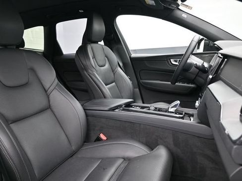 Used 2024 Volvo XC60 B5 Ultimate w/ Protection Package Premier AWD/4WD image 36