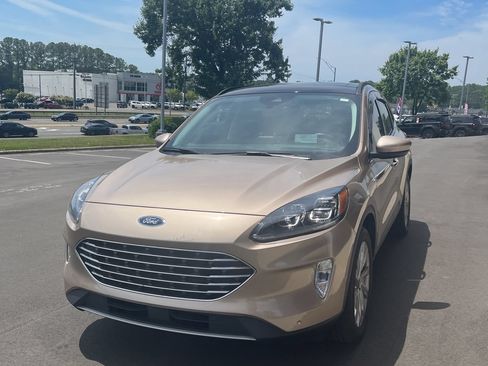 Used 2021 Ford Escape Titanium w/ Titanium Elite Package AWD/4WD image 3