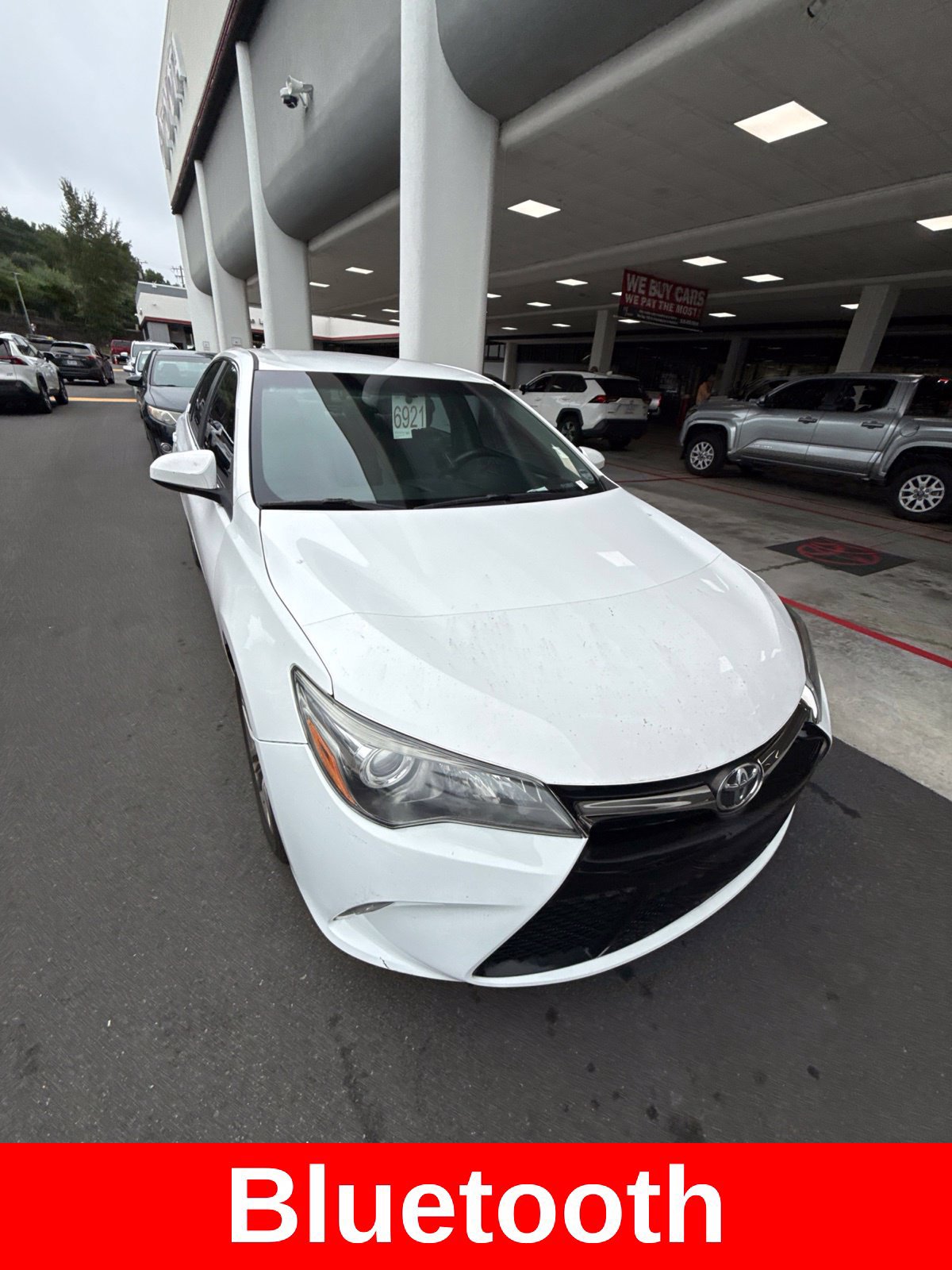 Used 2015 Toyota Camry SE FWD image 2