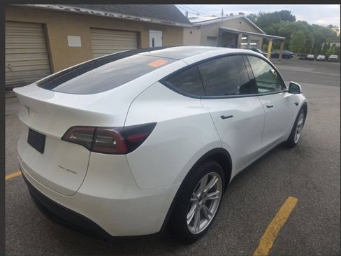 Used 2023 Tesla Model Y Long Range AWD/4WD image 3