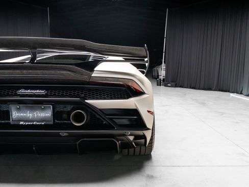Used 2021 Lamborghini Huracan EVO RWD image 39