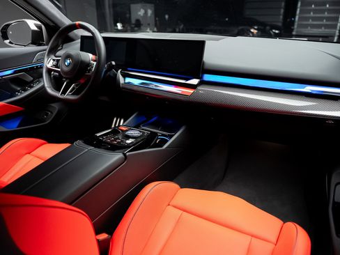 Used 2025 BMW M5 w/ Carbon Package image 63