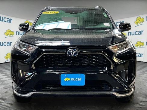 Used 2021 Toyota RAV4 SE image 2