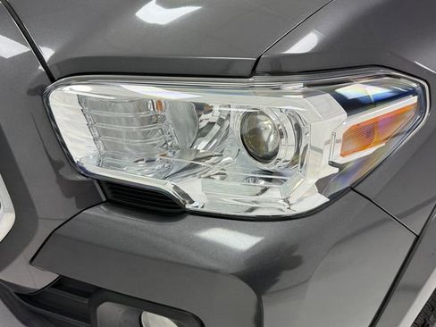Used 2022 Toyota Tacoma SR5 w/ SR5 Appearance Package (SM) AWD/4WD image 6
