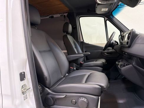 Used 2020 Mercedes-Benz Sprinter 2500 image 36