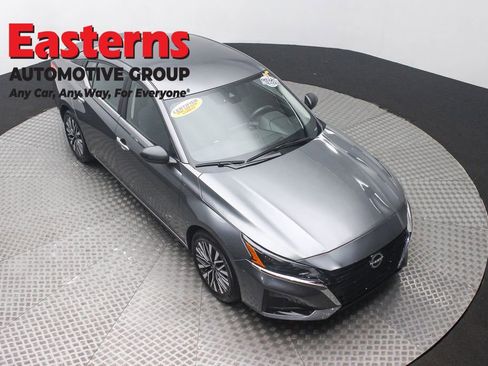 Used 2025 Nissan Altima 2.5 SV image 3