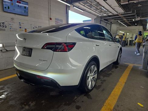 Used 2023 Tesla Model Y Long Range AWD/4WD image 9
