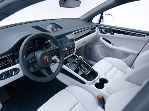 Certified 2026 Porsche Macan S AWD/4WD image 4