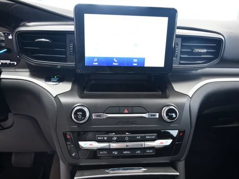 Used 2020 Ford Explorer XLT w/ Comfort Package AWD/4WD image 16
