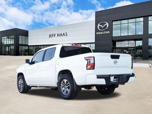 Used 2025 Nissan Frontier SV RWD image 2