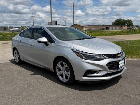 Used 2017 Chevrolet Cruze Premier w/ Enhanced Convenience Package FWD image 21