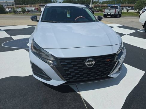 Used 2024 Nissan Altima 2.5 SR FWD image 8