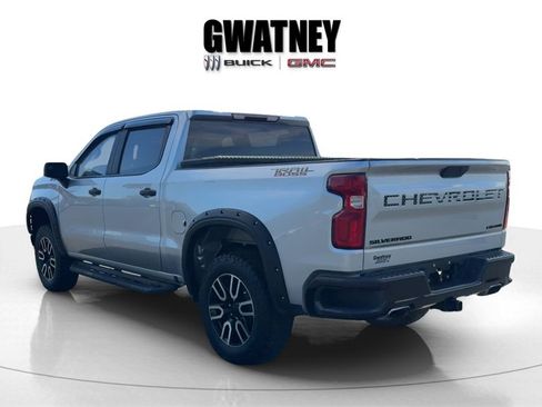 Used 2021 Chevrolet Silverado 1500 Custom Trail Boss w/ LPO, Dark Essentials Package image 4