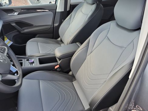 New 2026 Volkswagen Tiguan SE image 19