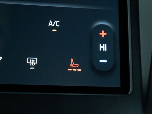 Used 2024 Ford Edge Titanium image 26