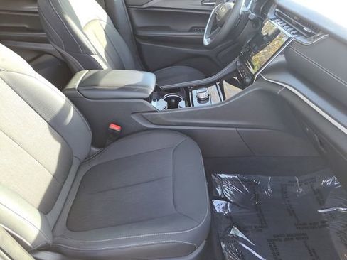 Used 2023 Jeep Grand Cherokee L Laredo image 23