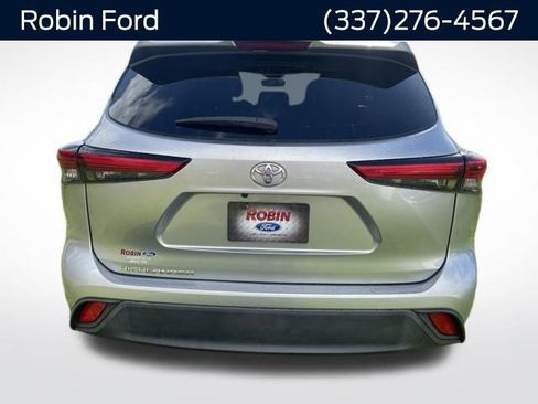 Used 2021 Toyota Highlander XLE FWD image 4