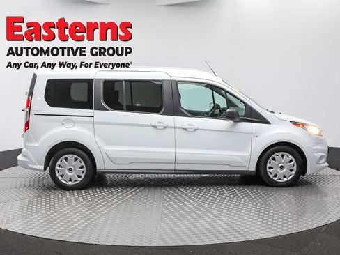 Used 2017 Ford Transit Connect XLT image 4