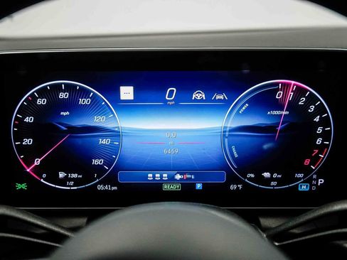 Used 2025 Mercedes-Benz GLC 350e 4MATIC image 24