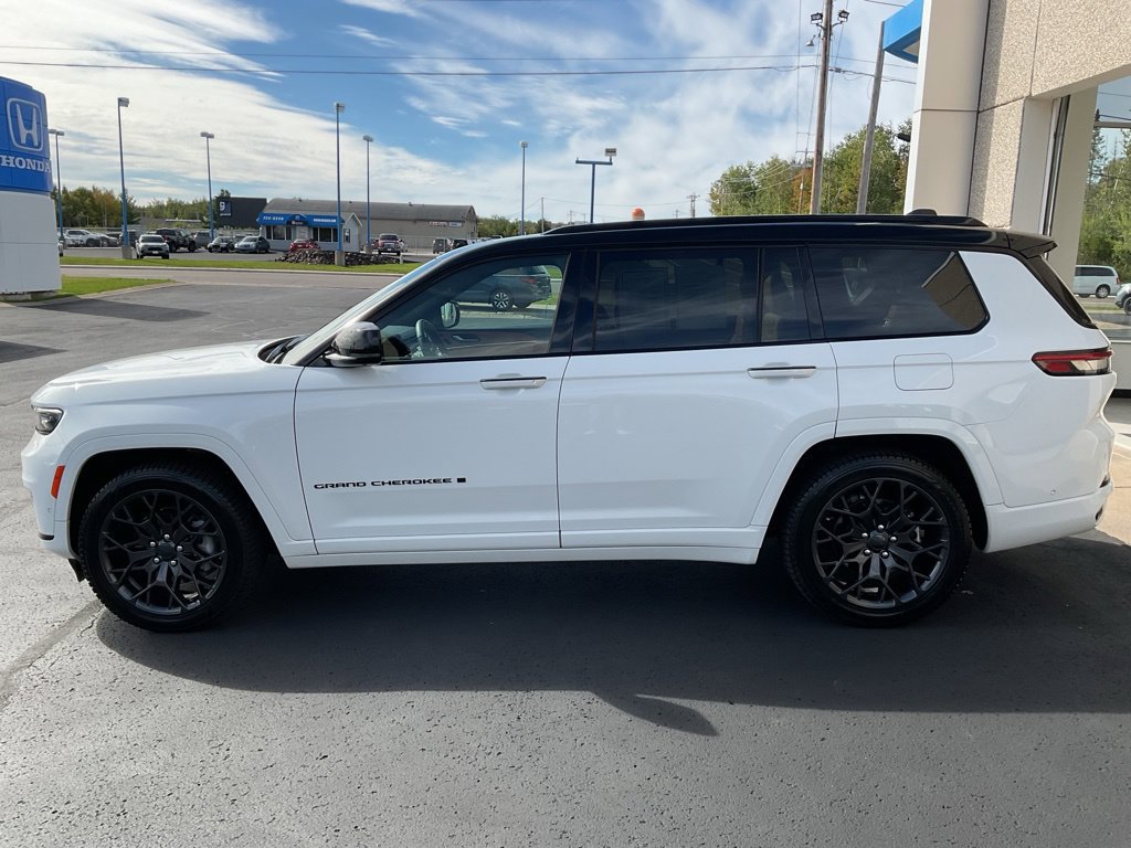Used 2023 Jeep Grand Cherokee L Summit AWD/4WD image 8