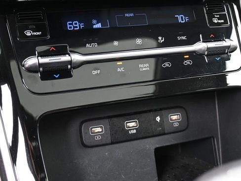 Used 2024 Kia Carnival SX Prestige image 28