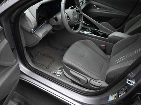 Used 2025 Hyundai Elantra SEL FWD image 14