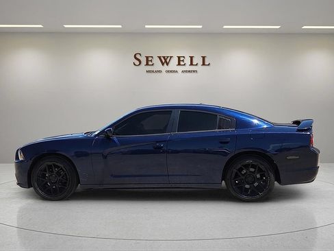 Used 2014 Dodge Charger SE RWD image 2