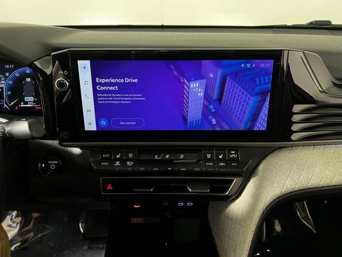 Used 2025 Toyota Camry XLE image 19