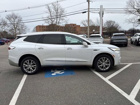 Used 2022 Buick Enclave Premium w/ Experience Buick Package image 8