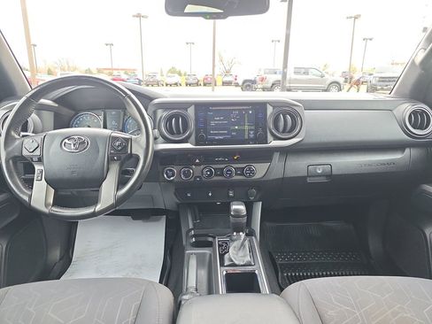 Used 2017 Toyota Tacoma TRD Off-Road image 12