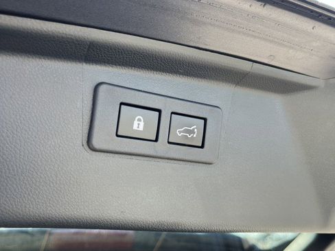 Used 2020 Subaru Outback Premium image 11