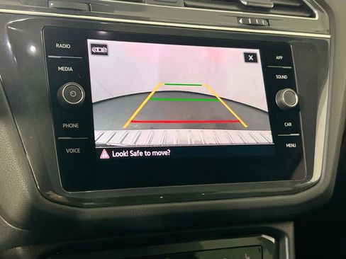 Used 2022 Volkswagen Tiguan SE image 13