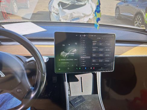 Used 2018 Tesla Model 3 Long Range image 15