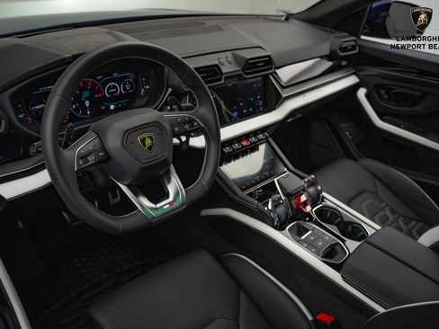 Used 2025 Lamborghini Urus SE image 18